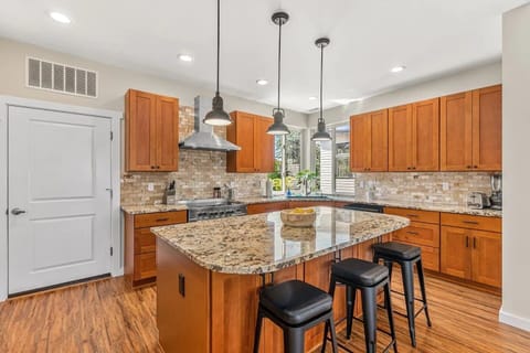 Open Kitchen & Counter Dining Space Ideal for Meals and Group Gatherings