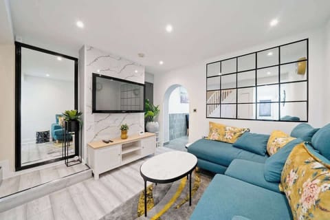 Khlozarahomes@yahoo.com