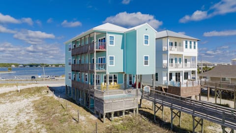 Grande Vista offers 8 bedrooms, 8.5 bathrooms, a private elevator and is pet-friendly!