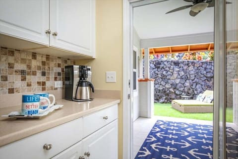 Entrance to the private back lanai