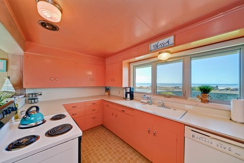 Spacious, well-equipped kitchen!