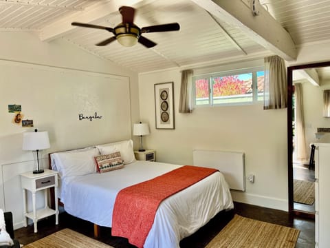 Queen memory foam platform bed & cool ocean breezes. 