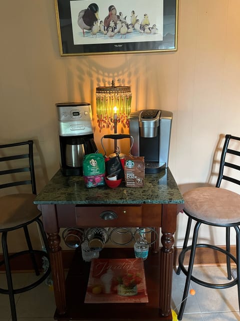 Keurig k-cup and grinder coffee makers.