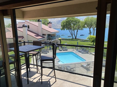 This is Lake Chelan at its finest, with front row seats to view the lake, and  a swimming pool just steps away