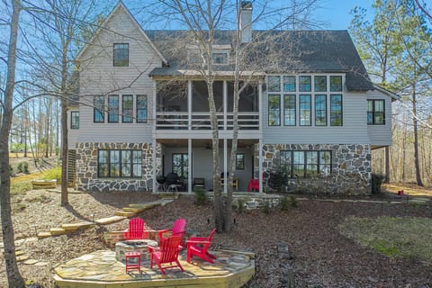 beautiful custom home | 5 bedroom 4.5 bath 