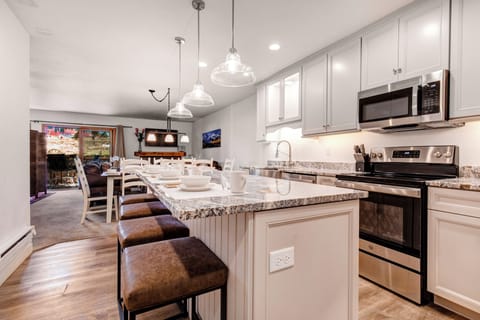 Snow Flower 6 offers a bright kitchen with spacious island with leather topped stools.