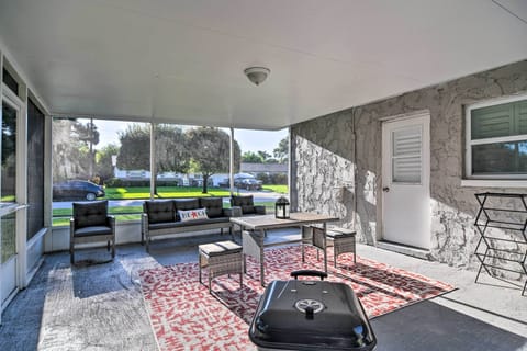 Screened Lanai | Charcoal Grill