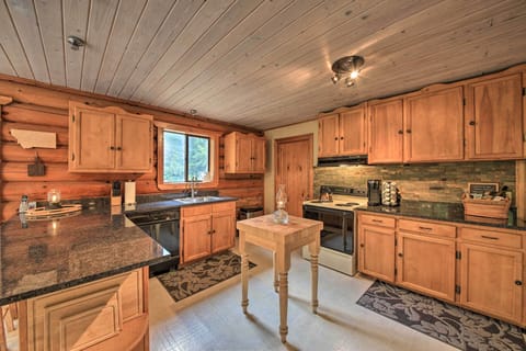 Kitchen | Fully Equipped