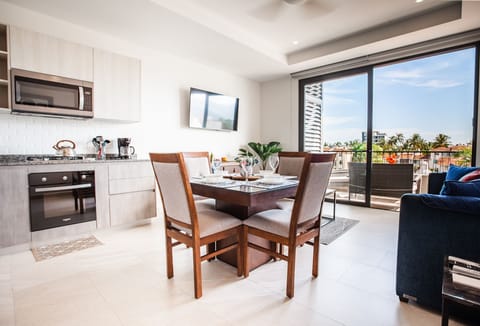 Condo - Image 2