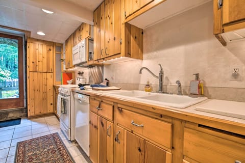 Fully Equipped Kitchen | Blender | Toaster