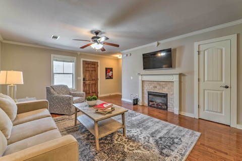 Springdale Vacation Rental | 2BR | 2.5BA | Stairs Required | 1,200 Sq Ft