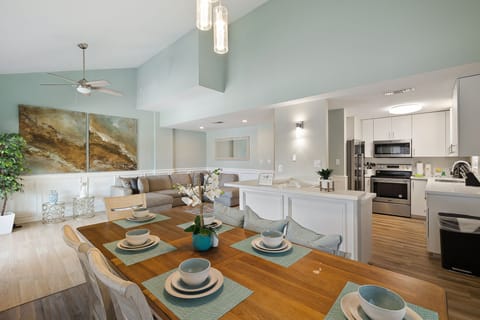 Semi-open concept living room, kitchen & dining area.