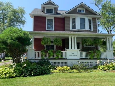 The York House. 
2 bedroom suite