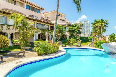 La Cascada oceanside townhomes offer 3 swimming pools for guests to enjoy!