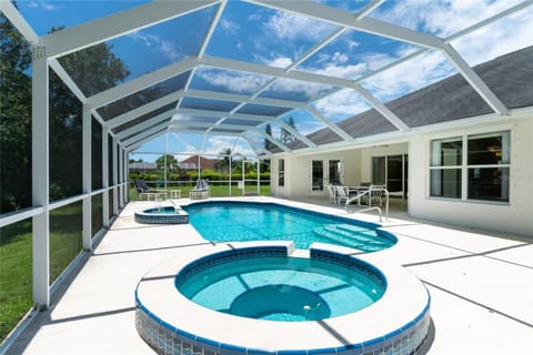 Amazing spacious six (6) person Spa off the pool.