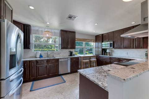 Our kitchen is a Chef's dream! Stainless steel appliances, double door fridge, dark rich wood cabinets and elegant marble counter tops. 2 Seater breakfast nook with views of the front of the house.
