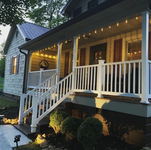 Front of the cottage 