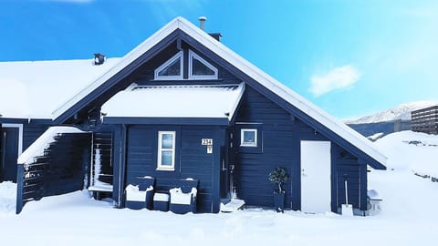 Vossahaytten entrance at wintertime
