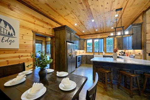 Additional seating for 4 in the bar