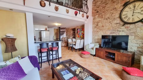Another view onto your living-room, dinning-room and kitchen