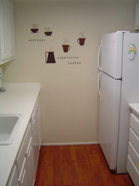 Well stocked kitchen for all you cooking needs!