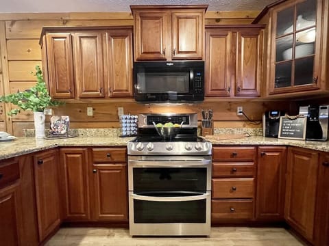 Double oven so you can cook LOTS of food with two compartments at once