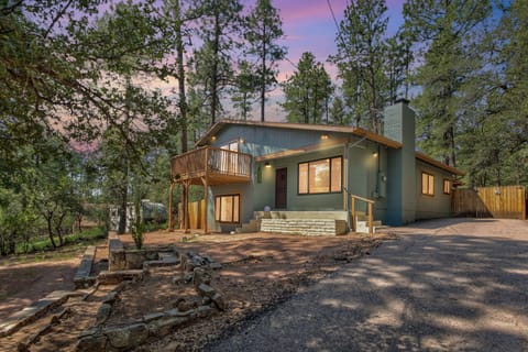 Welcome to Elkchanted Inn Pine! Newly remodeled spacious and stylish cabin.