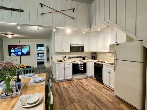 Bright and fully equipped kitchen.