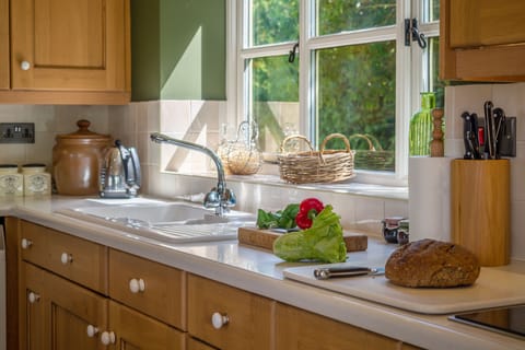 Ground floor: Lots of space for cooking up a storm