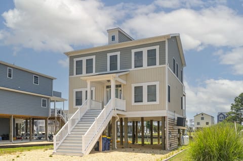 Welcome to Brand New Octopus's Garden in Captain's Cove!