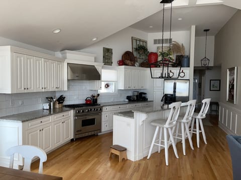 Kitchen area, Kitchen Island