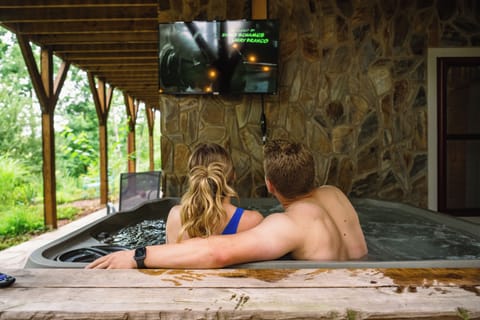 Outdoor spa tub
