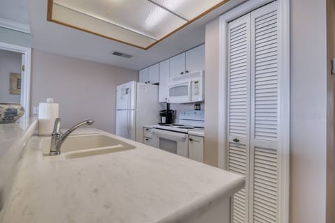 Kitchen has all the necessities