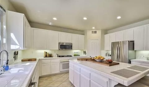 Fully Stocked Kitchen