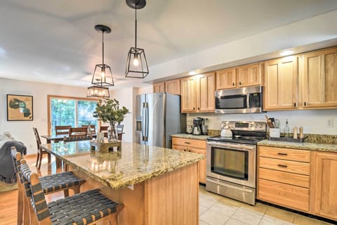 Kitchen | Crockpot | Pots & Pans | Blender