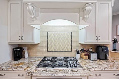 Gas range and many appliances to use for your vacation!