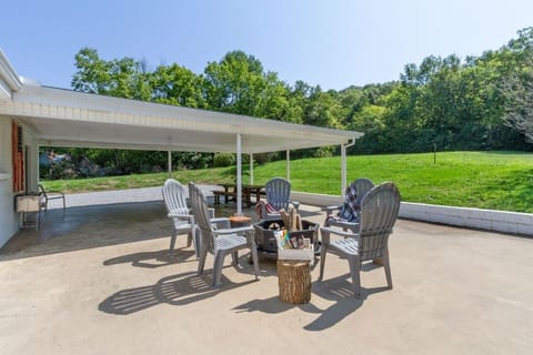 Fire pit for s’mores 