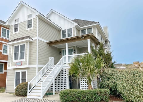 Ohana 8 Bedroom, 11 Bath, Oceanfront w/Cabana