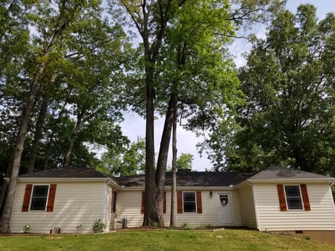 Front of Lucky Lake Haven