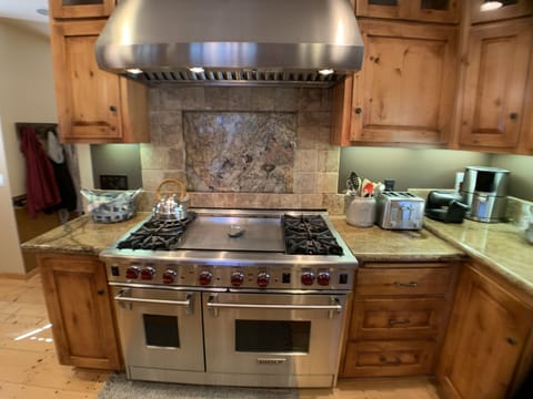 WOLF Huge gourmet stove for cooking for a large group.  20 pancakes at one time!