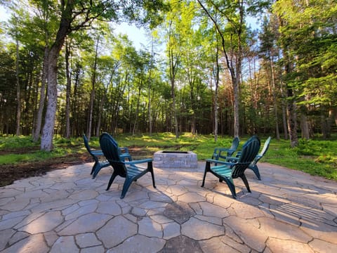 Large Patio with firepit 