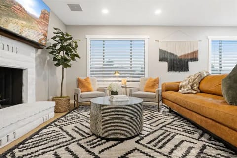 Fully Renovated Mid-Century Home. 1Mile from Old Town Cottonwood &Tasting Rooms.