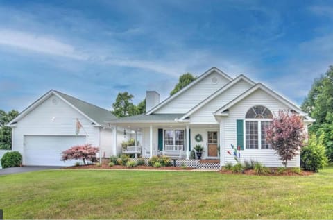Front entry of Casa Blanca Retreat