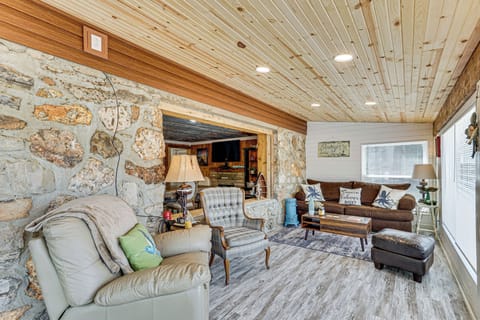 Rocky Mount Vacation Rental | Main House | 6BR | 2BA | 1,500 Sq Ft | 2 Stories