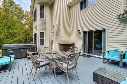 Tobyhanna Vacation Rental | 5BR | 2.5BA | 2,703 Sq Ft | Stairs Required