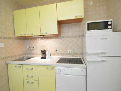 Cabinetry, Building, Property, Countertop, Sink, White, Kitchen, Kitchen Appliance, Kitchen Stove, Interior Design