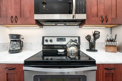 "It was clean, well stocked, and comfortable. The beach access was easy and safe." - Lindsey