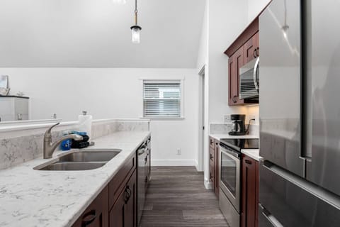 Cook delicious meals for breakfast, lunch, and dinner in this fully equipped kitchen. We suggest grabbing some seafood from a local market.