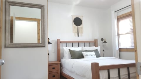 Master-Enjoy watching a movie from bed!