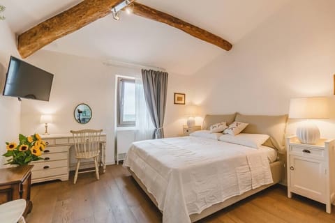 8da45881-e954-4317-9321-608060bd73a1